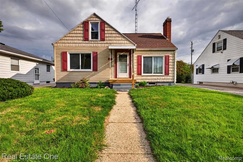 Property Photo:  1915 Tuscola Street  MI 48503 2125 