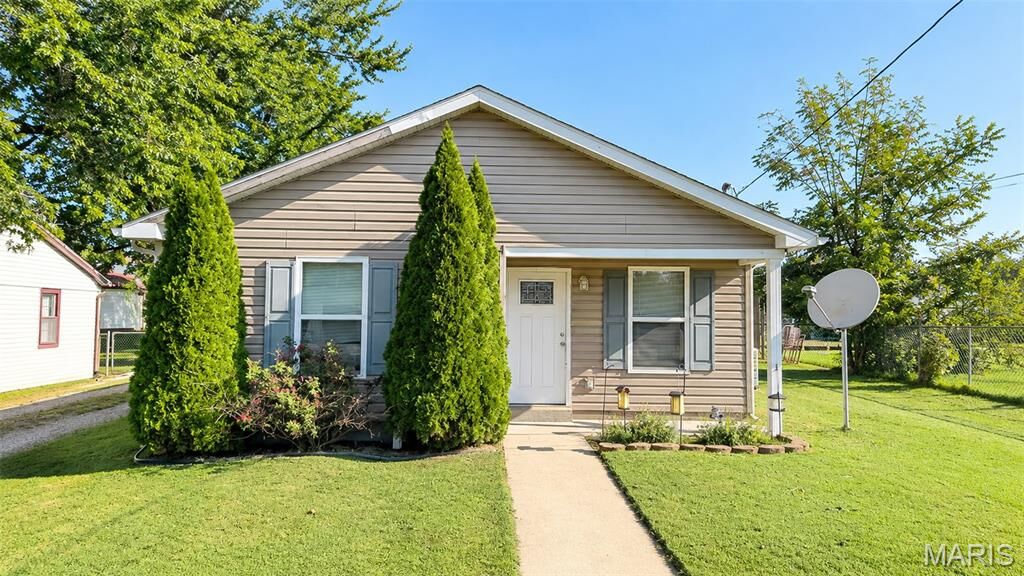 Property Photo: 106 Delmar Street MO 63645