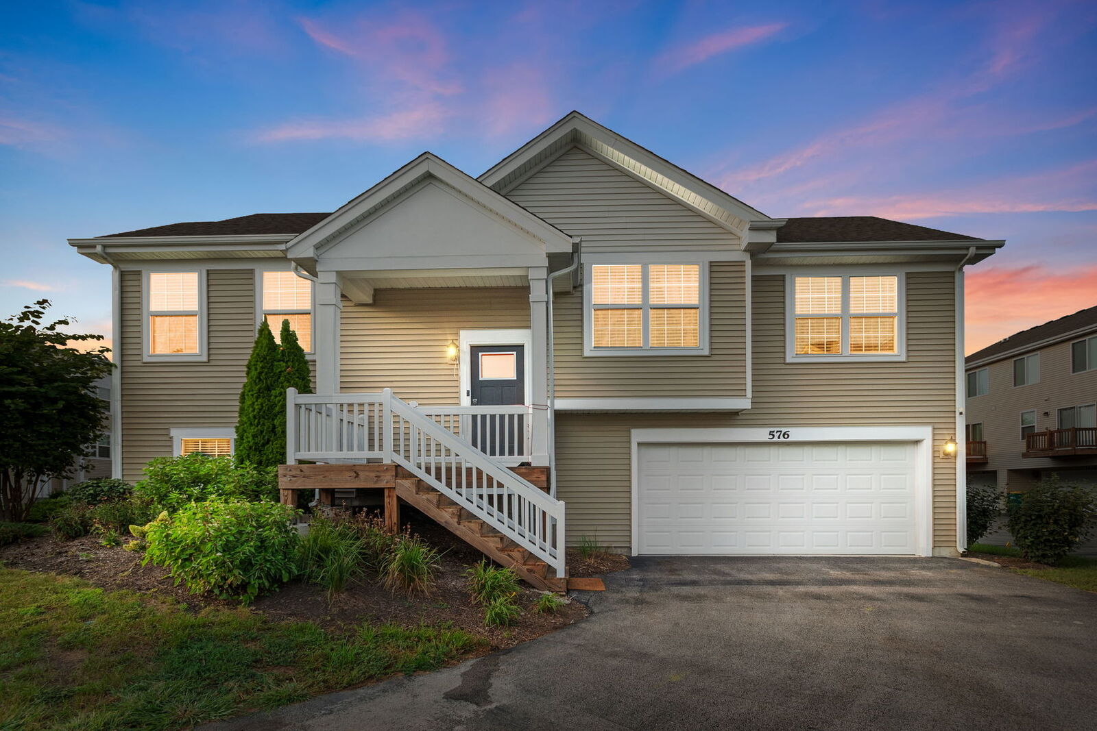 Property Photo: 576 Spring Leaf Drive IL 60431