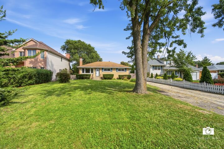 Property Photo:  599 N Willow Road  IL 60126 