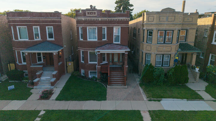 Property Photo:  3112 N Davlin Court B  IL 60618 