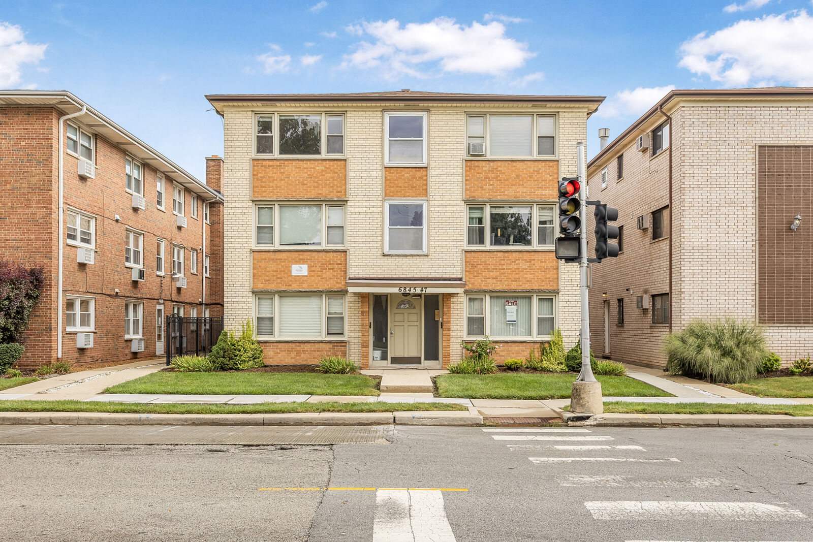 Property Photo: 6845 N Northwest Highway 3E IL 60631