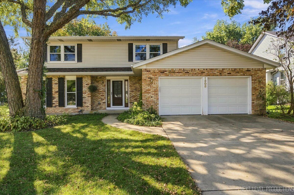 Property Photo:  1308 Old Dominion Road  IL 60540 