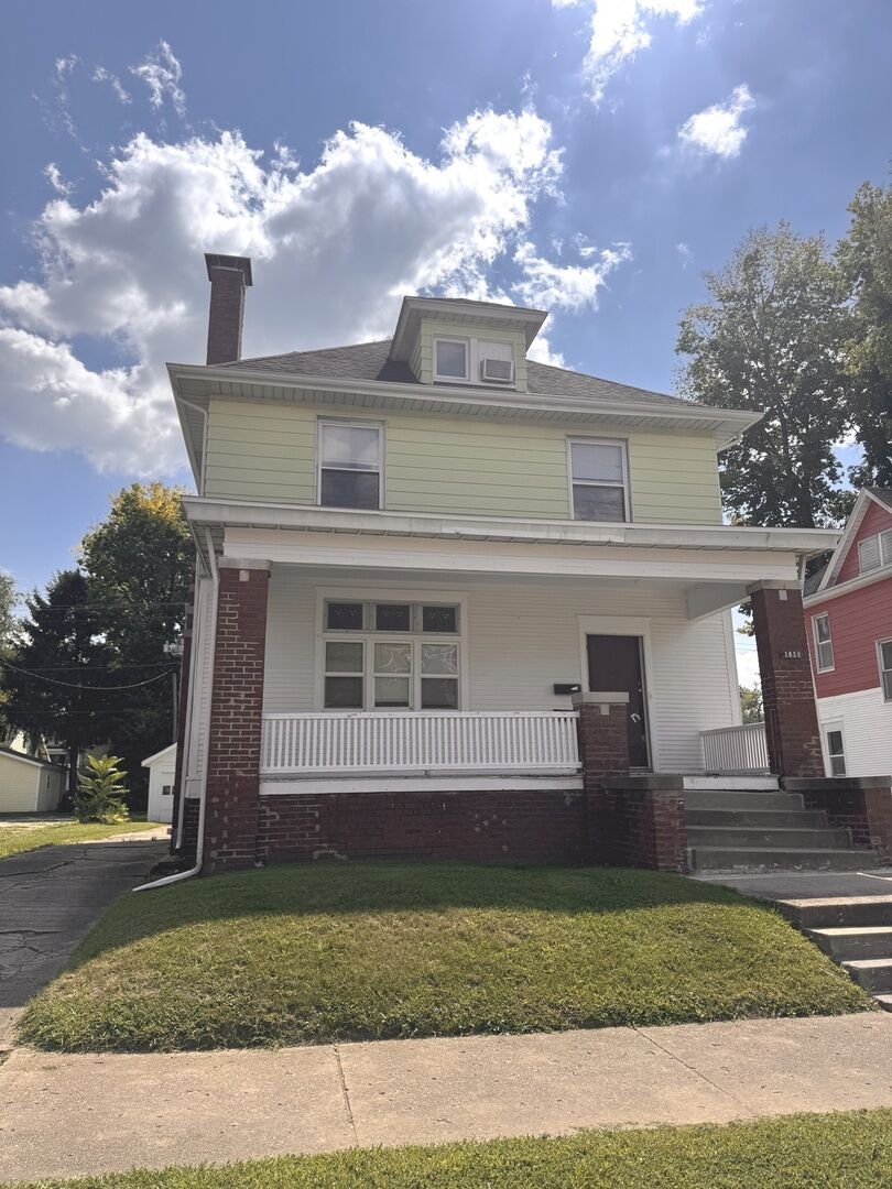 Property Photo:  1620 W Fredonia Avenue  IL 61606 