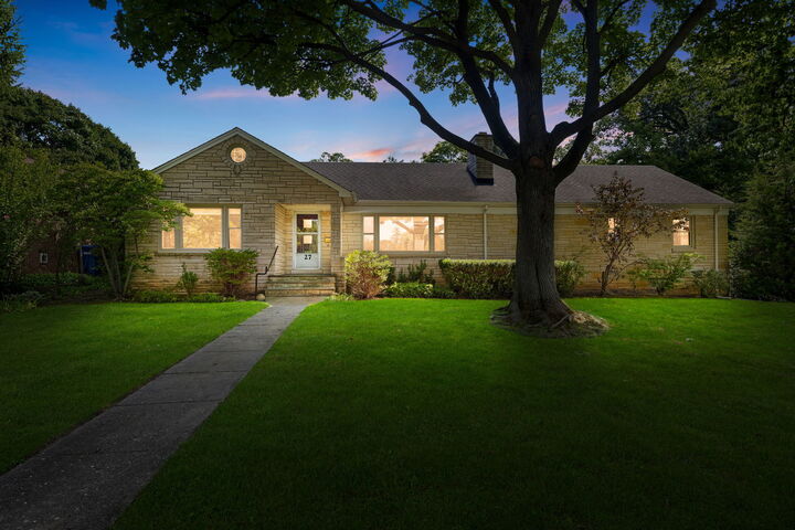 Property Photo: 27 Pleasant Avenue IL 60040