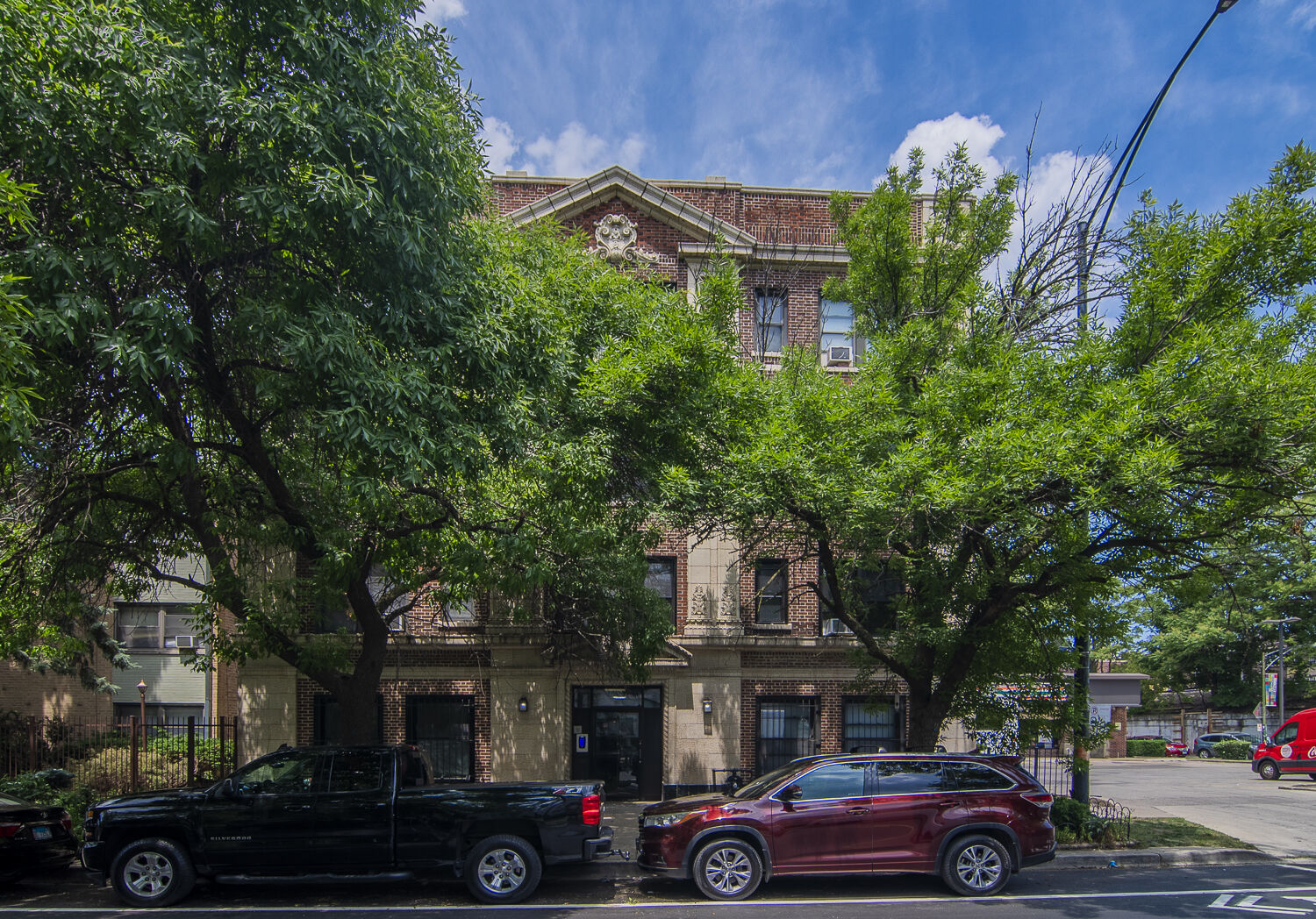 Property Photo: 1414 W Pratt Boulevard 112 IL 60626