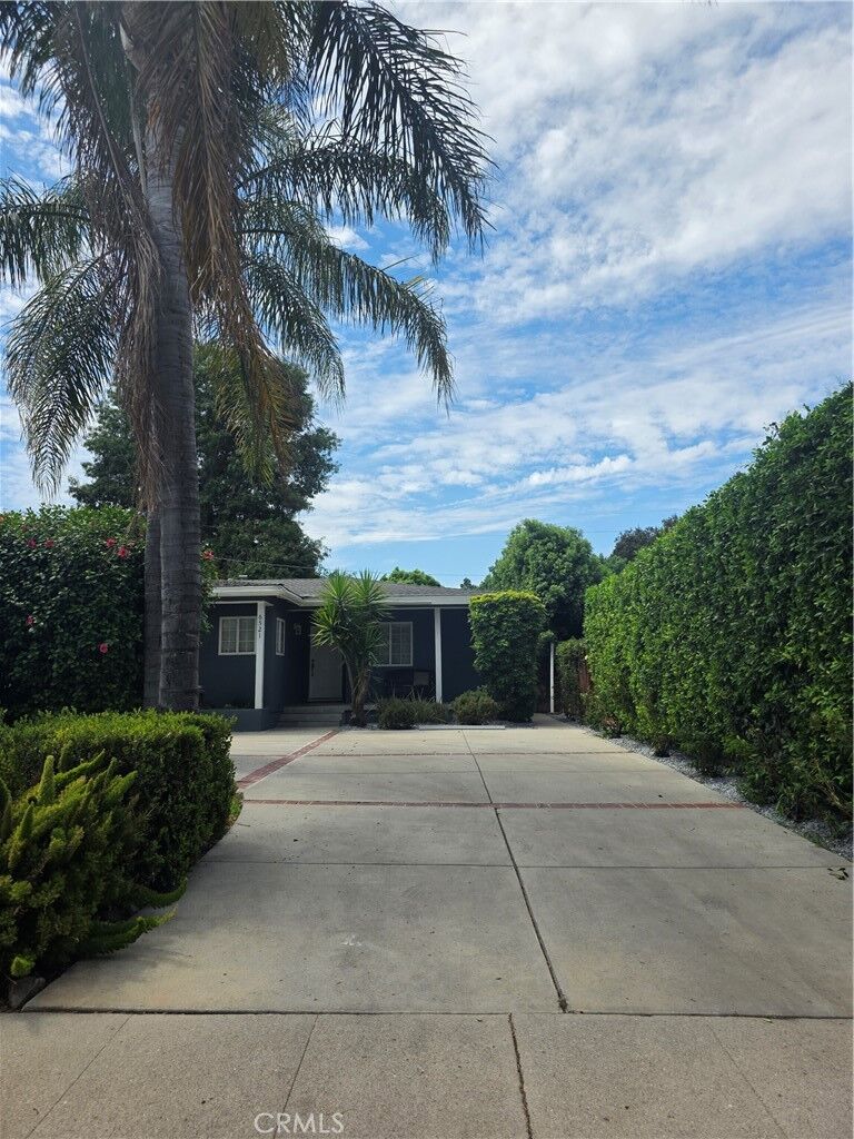 Property Photo:  6521 Baird  CA 91335 