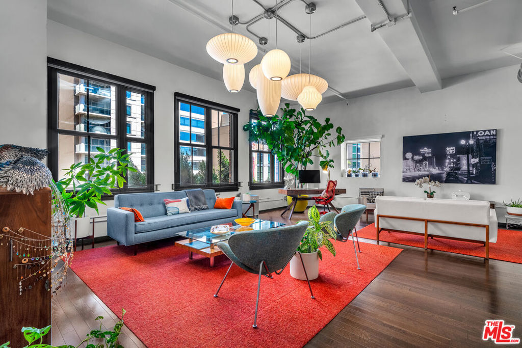 Property Photo:  1645 Vine Street 402  CA 90028 