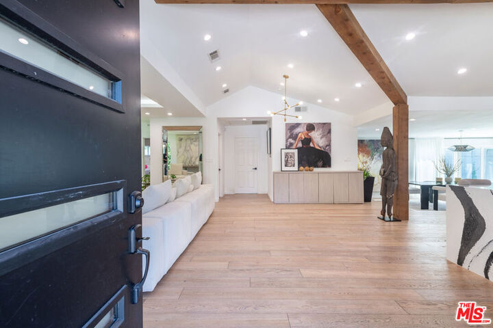 Property Photo:  15710 Hartsook Street  CA 91436 