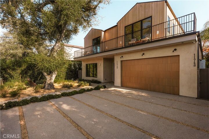 Property Photo:  11746 La Maida Street  CA 91607 