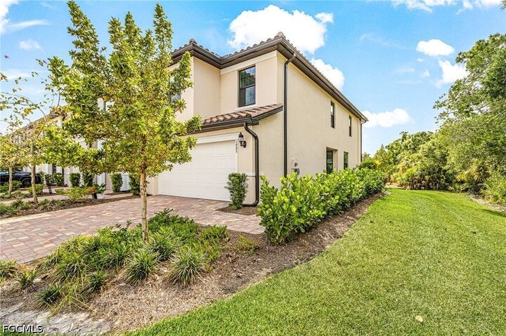 Property Photo: 1485 Weeping Willow Court FL 33909