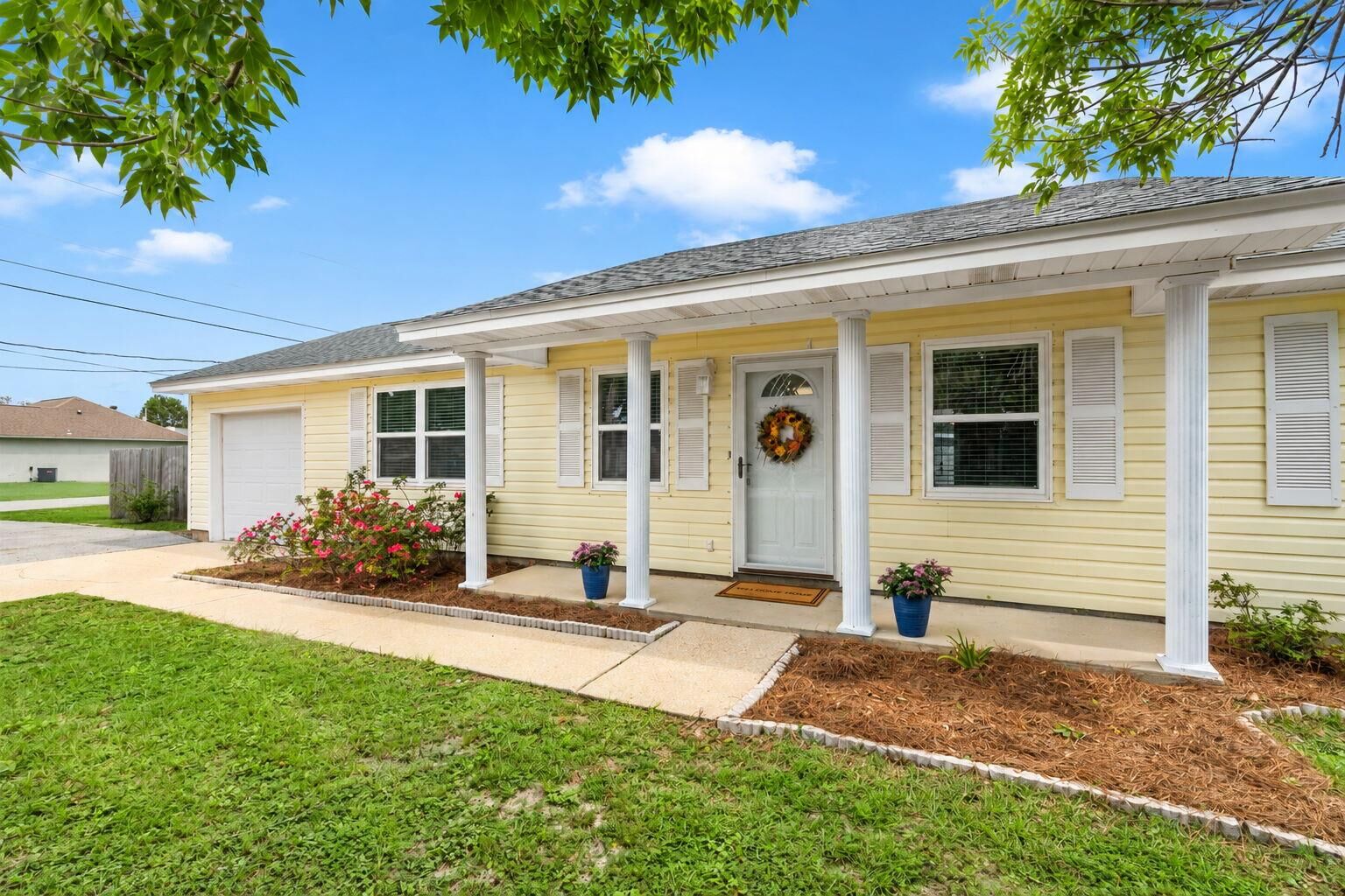 Property Photo:  1462 Central Parkway  FL 32563 