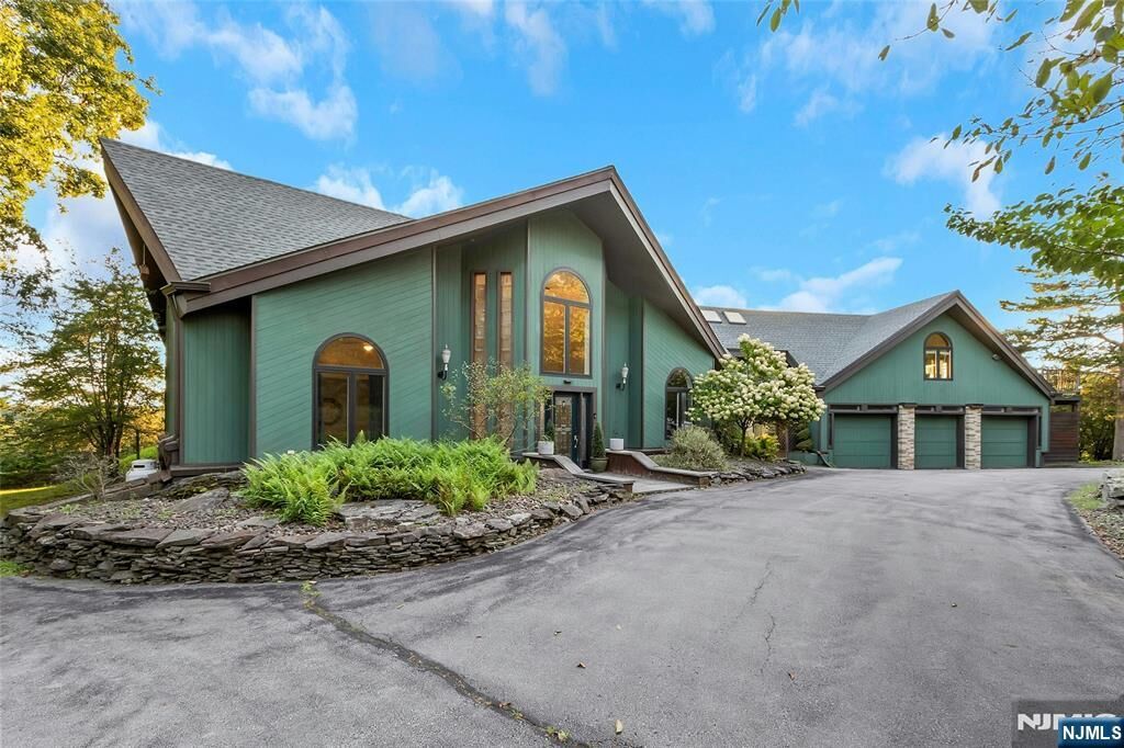 Property Photo:  69 Cedar Pond Lane  NY 10918 