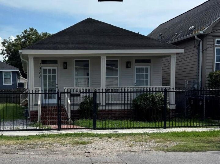 Property Photo:  2566 N Rocheblave Street  LA 70117 
