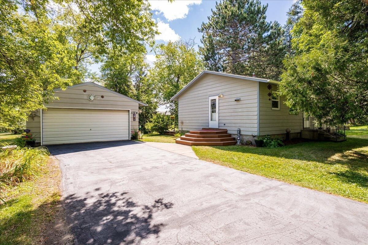 Property Photo:  1704 Doddridge Avenue  MN 55720 
