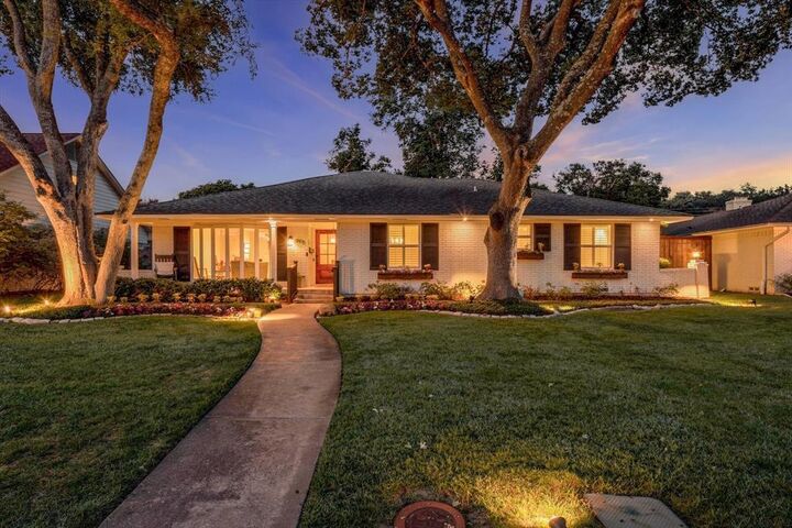 Property Photo: 9915 Faircrest Drive TX 75238