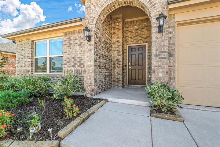 Property Photo:  1105 Faringdon Drive  TX 75409 