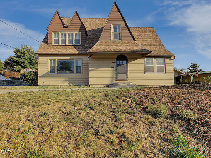 Property Photo:  1962 Manzanita Street  OR 97601 