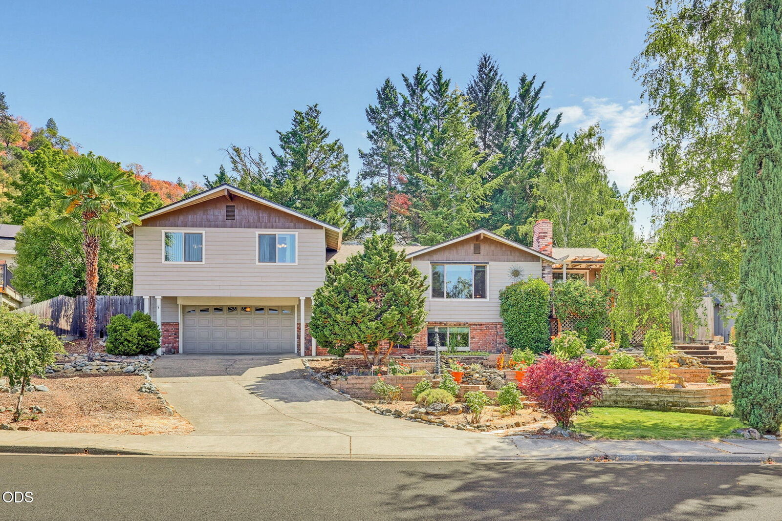 Property Photo: 811 NE Oregon Avenue OR 97526