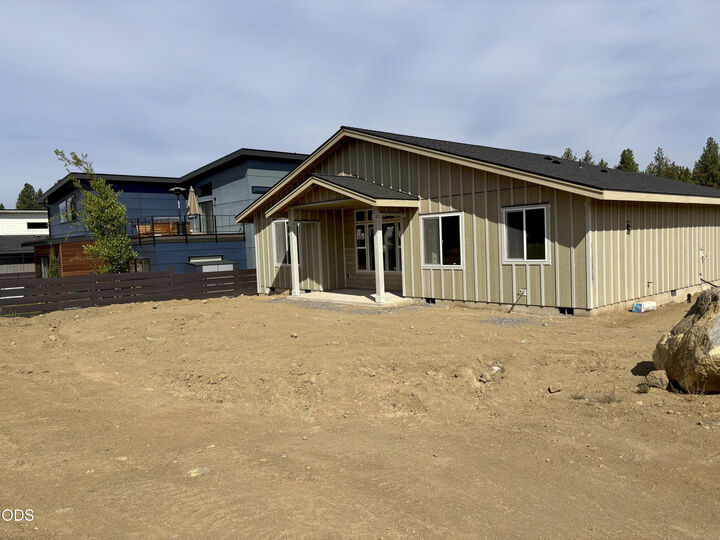 Property Photo: 351 E Diamond Peak Avenue OR 97759