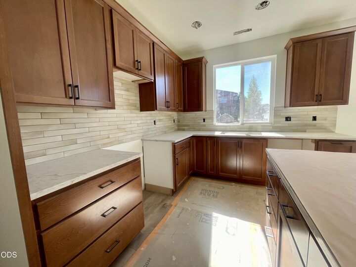 Property Photo: 351 E Diamond Peak Avenue OR 97759