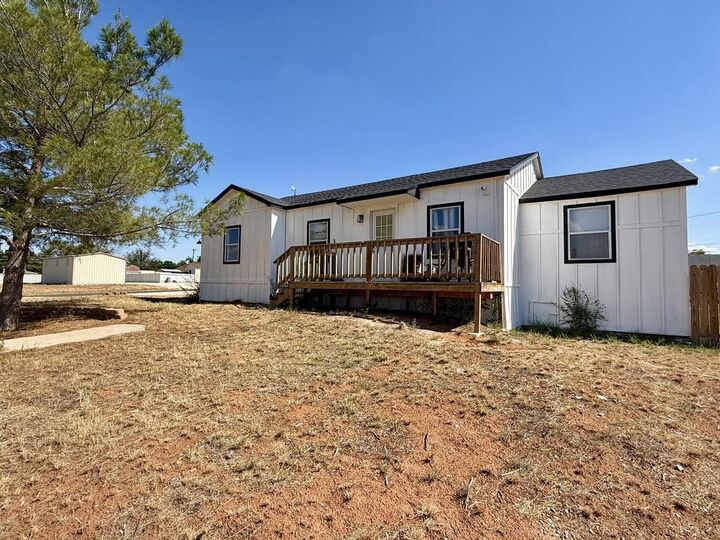 Property Photo:  108 15th St  TX 79360 