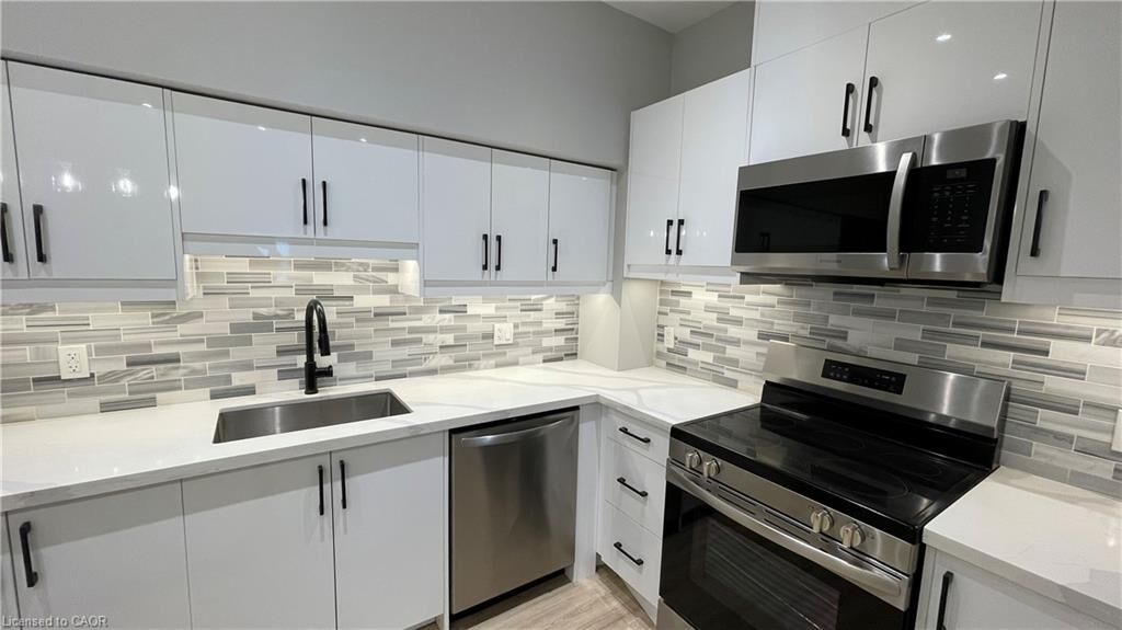 Property Photo:  69 East Main Street 104  ON L3B 3W4 