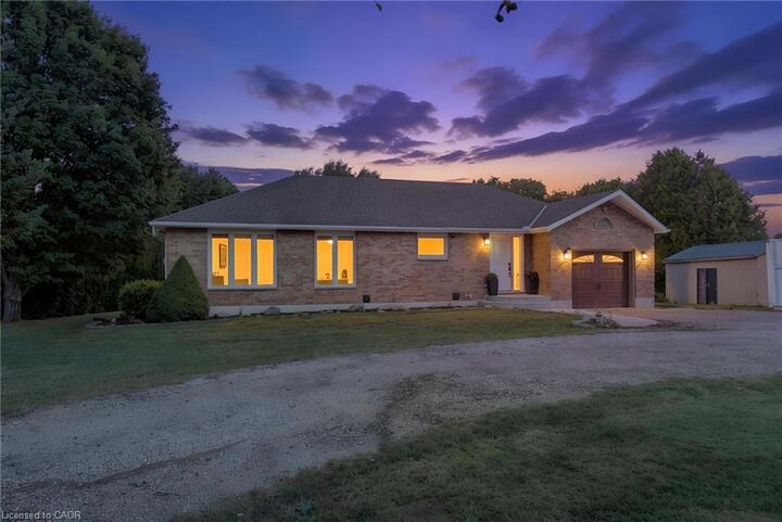 Property Photo:  553 Norfolk County Road 21  ON N0E 1G0 