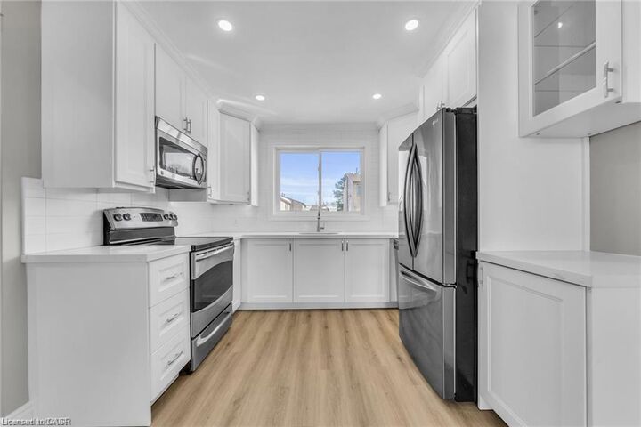 Property Photo:  250 Magnolia Drive 34  ON L9C 6M3 