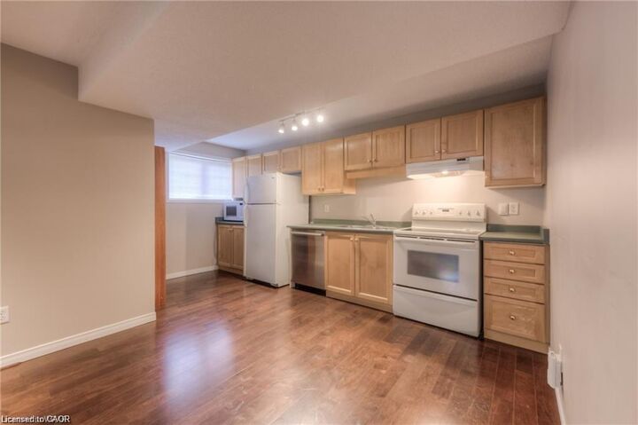 Property Photo:  8 Melran Drive 2  ON N3C 4C1 
