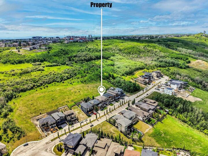 Property Photo: 427 Patterson Boulevard SW AB T3H 3N6