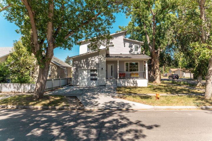 Property Photo:  624 19 Street N  AB T1H 3K9 
