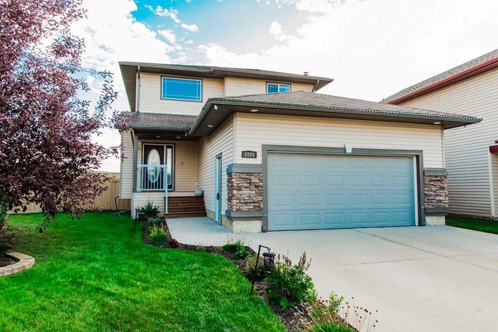 Property Photo:  8809 69 Avenue  AB T8V 0C1 