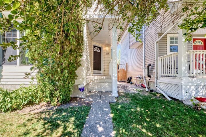 Property Photo:  22 Cramond Crescent SE  AB T3M 1B7 