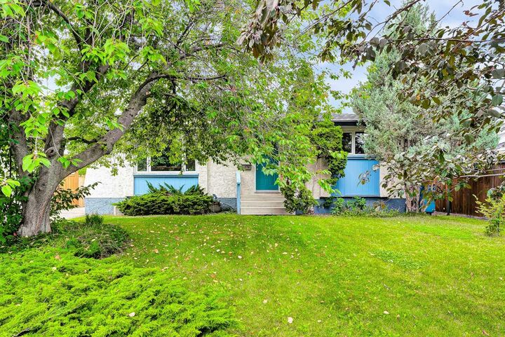 Property Photo: 6547 Dalrymple Way NW AB T3A 1S1