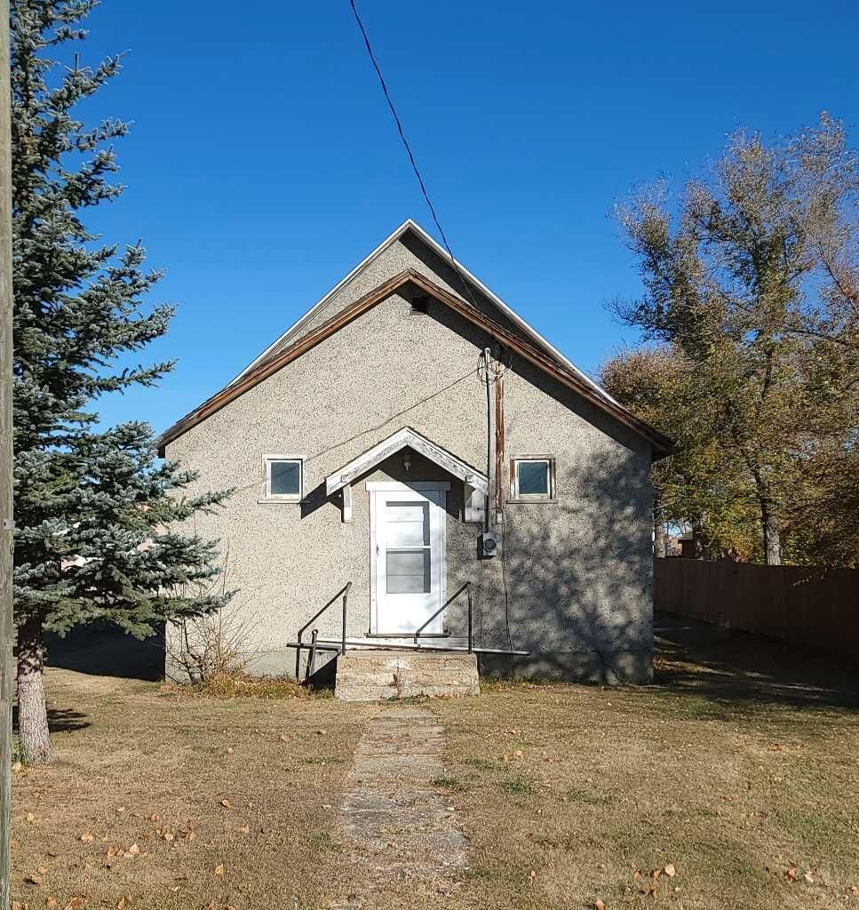 Property Photo:  110 1 Avenue E  AB T0J 0T0 