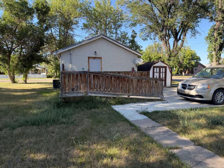Property Photo:  5058 43 Avenue  AB T1G 1A9 