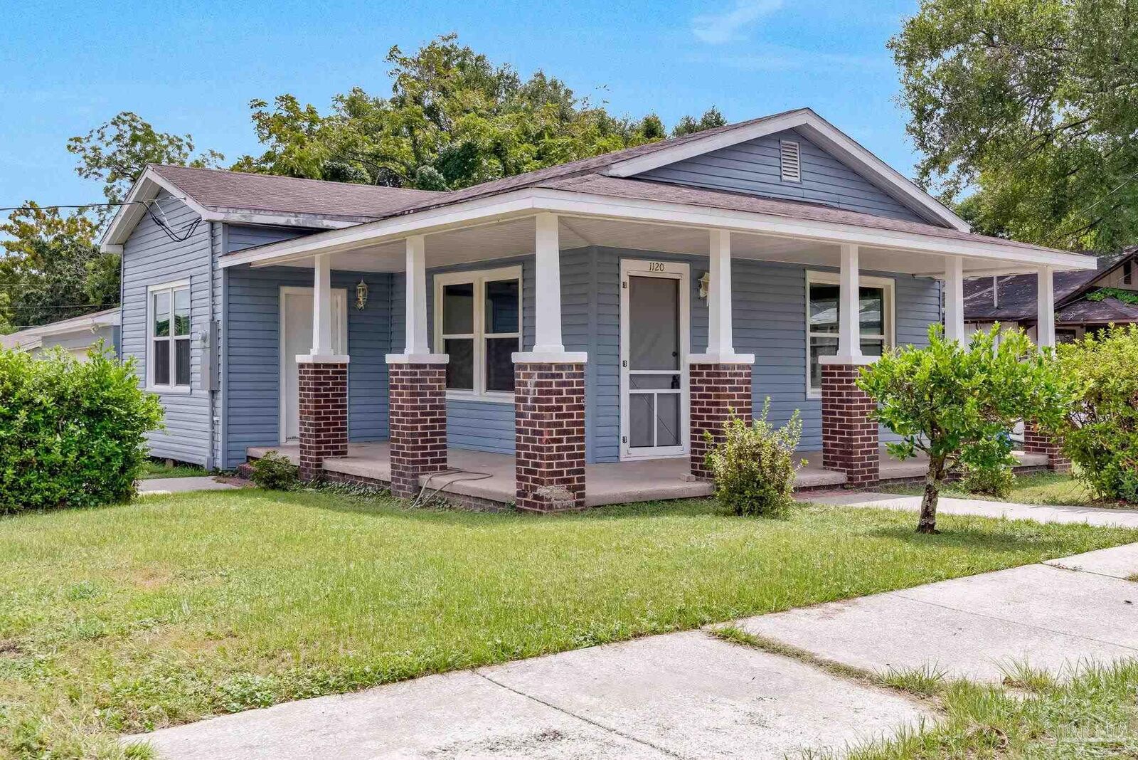 Property Photo:  1120 N L St  FL 32501 
