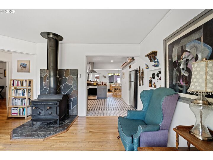 Property Photo: 1572 Wilson Ct OR 97402