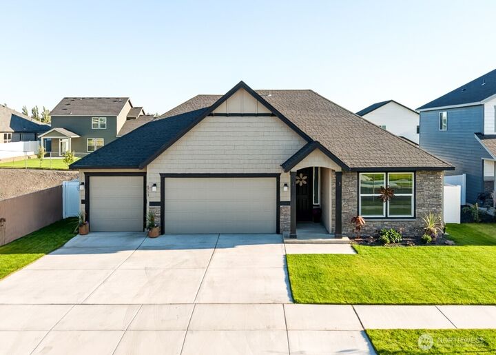 Property Photo: 4713 W Thrush Street WA 98837