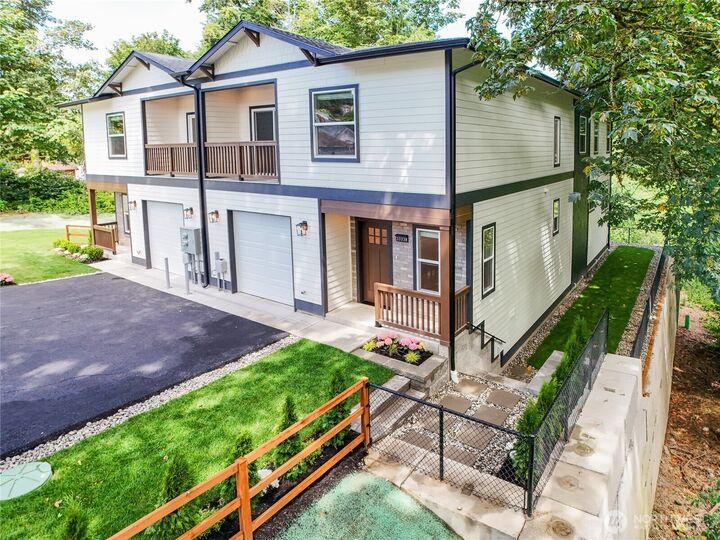 Property Photo: 3333 Nassau St B WA 98201