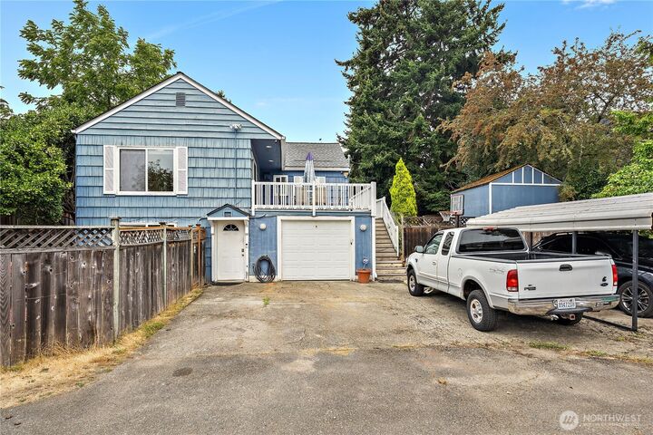 Property Photo: 1523 1st Street WA 98033