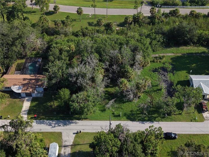 Property Photo:  8133 Gulf Way  FL 34667 