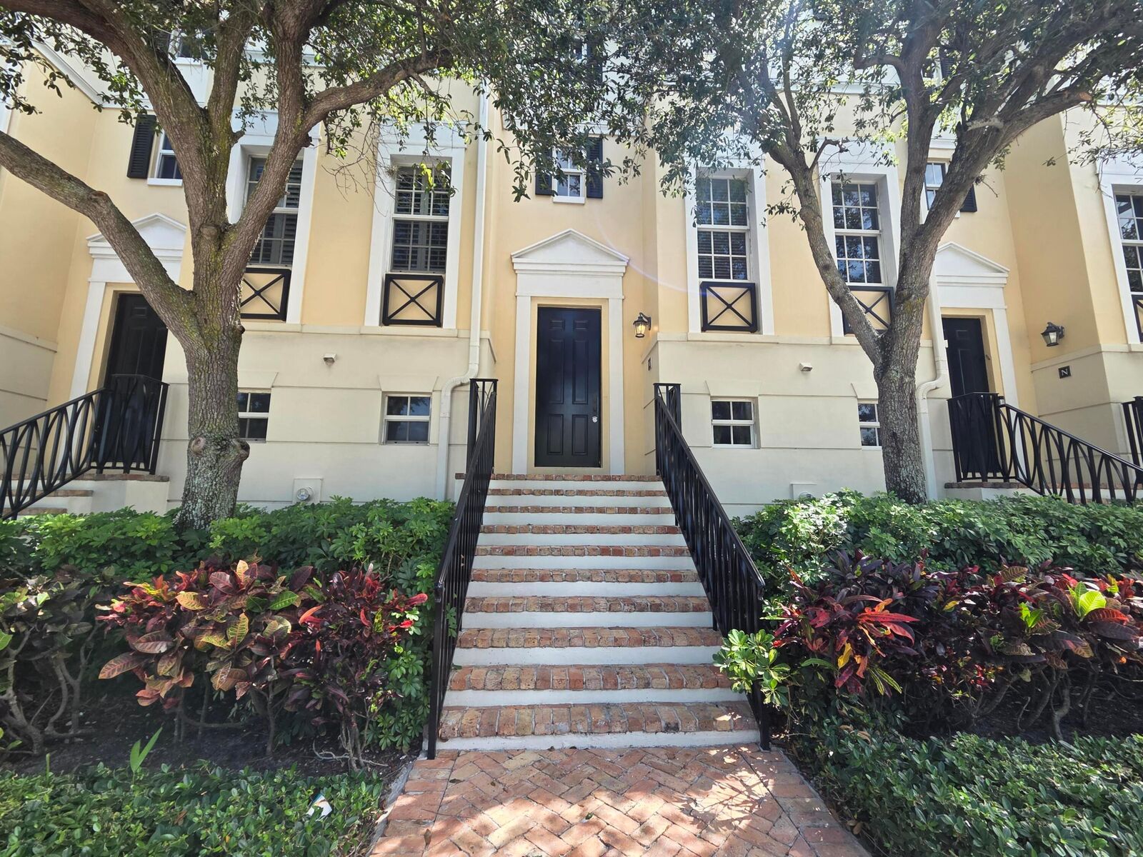 Property Photo:  75 NE 5th Avenue M  FL 33483 