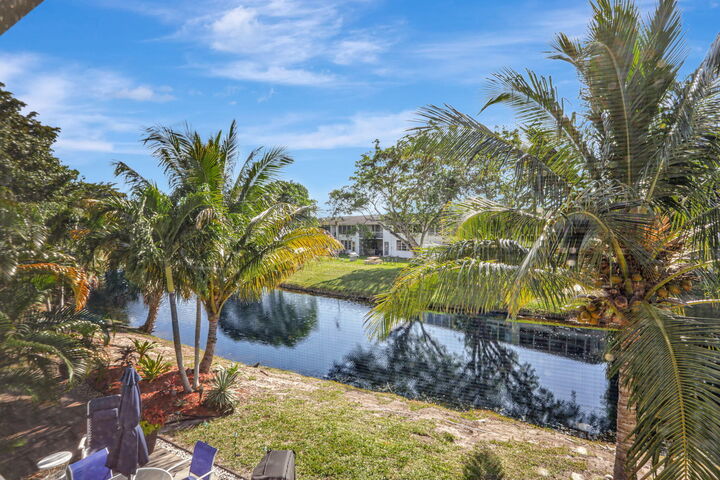 Property Photo:  86 Lyndhurst D 86  FL 33442 