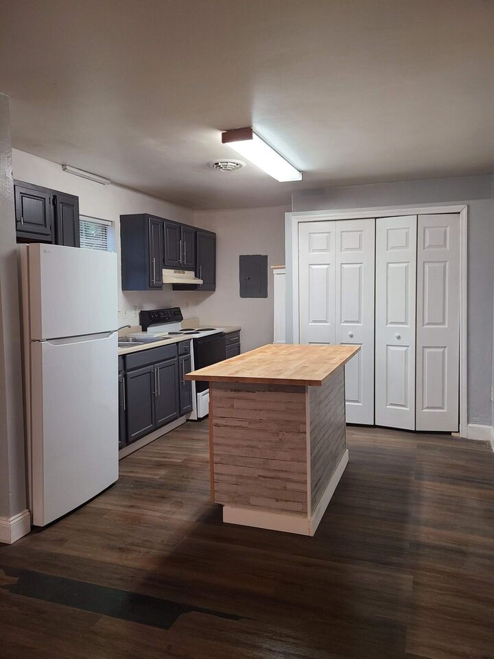 Property Photo:  812 Staunton Ave NW 812  VA 24016 