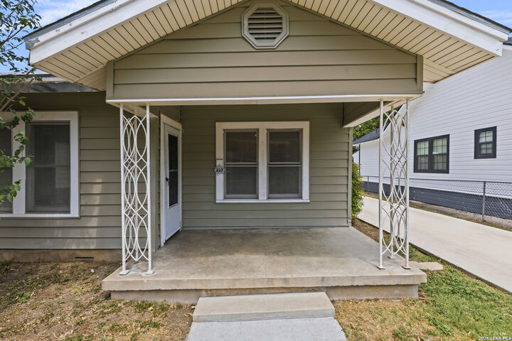 Property Photo:  227 Linares St  TX 78225 
