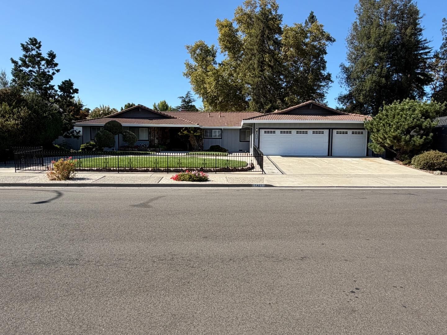 Property Photo:  1427 Glen Ellen Way  CA 95125 