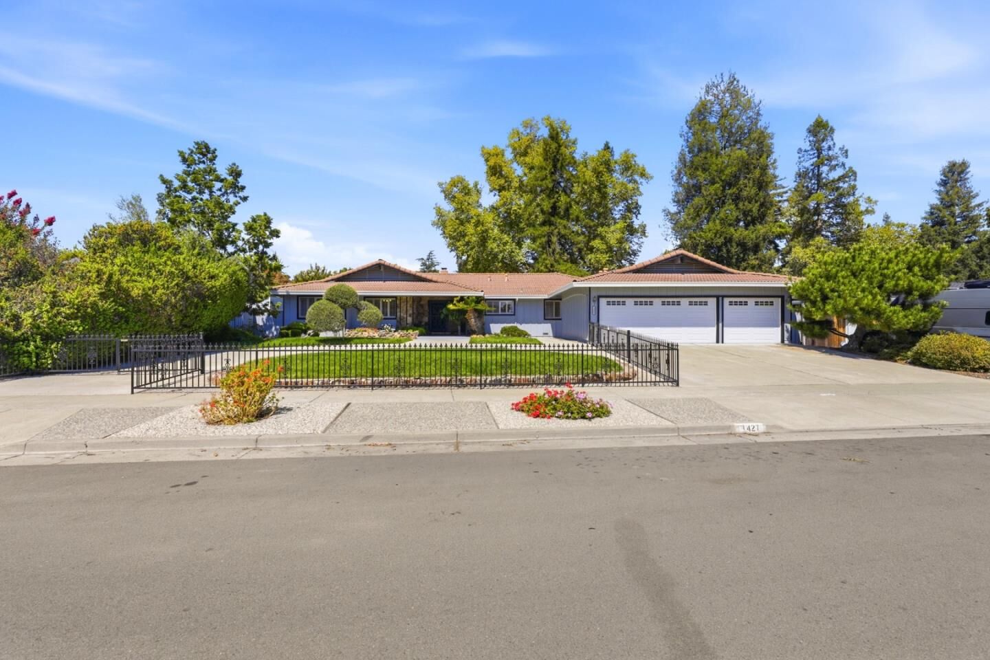 Property Photo:  1427 Glen Ellen Way  CA 95125 