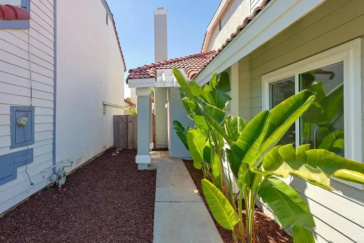 Property Photo:  249 Blackbird Way  CA 92057 